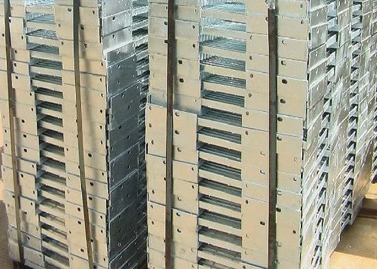床およびトレンチ用溶融亜鉛めっき鋼製格子